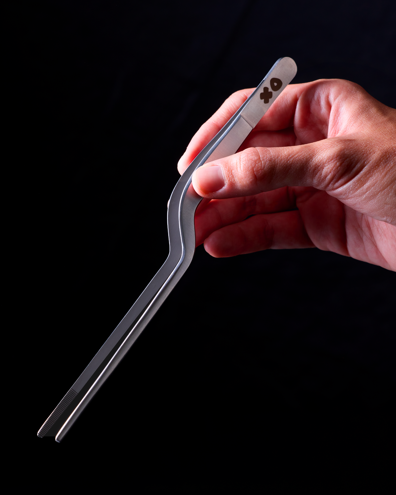 PINZA METÁLICA XO FUNDA ROJA